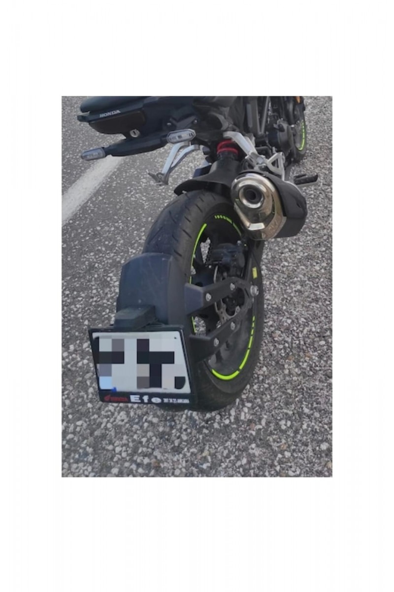 Honda CB250R Kısa Kuyruk ve Sıyırıcı Üzeri Işıklı Plakalık BB101001
