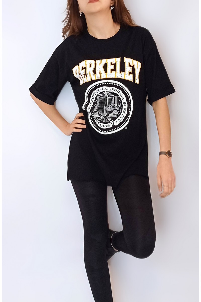 Kadın Siyah Berkeley Yazı Baskılı Yan Yırtmaçlı Tişört YY100737